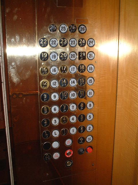 エレベーター内部ボタンの表示