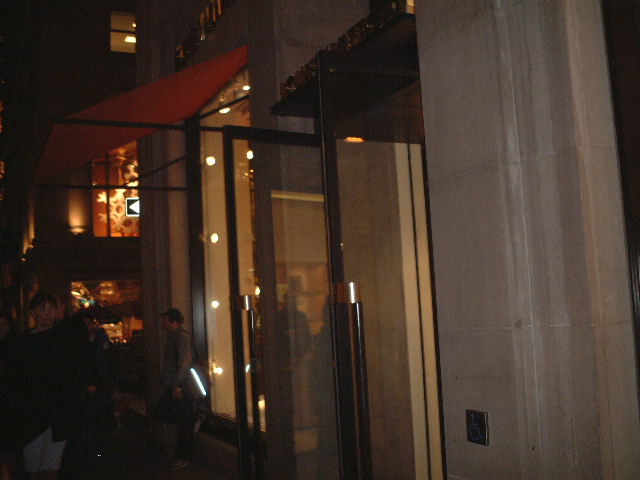 ブランド店入口の写真