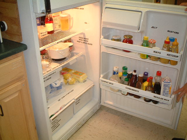 整頓された冷蔵庫の写真